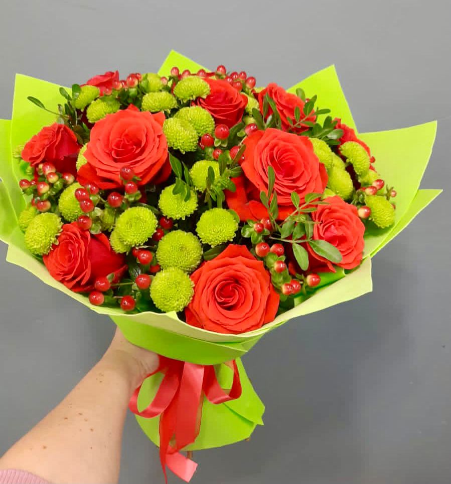 Букет цветов из: Хризантемы и Розы в Тихвине