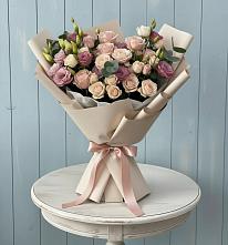 Букет цветов из:  Розы и Лизиантусы в Тихвине