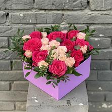 Цветочная композиция из Розы в коробке в Тихвине