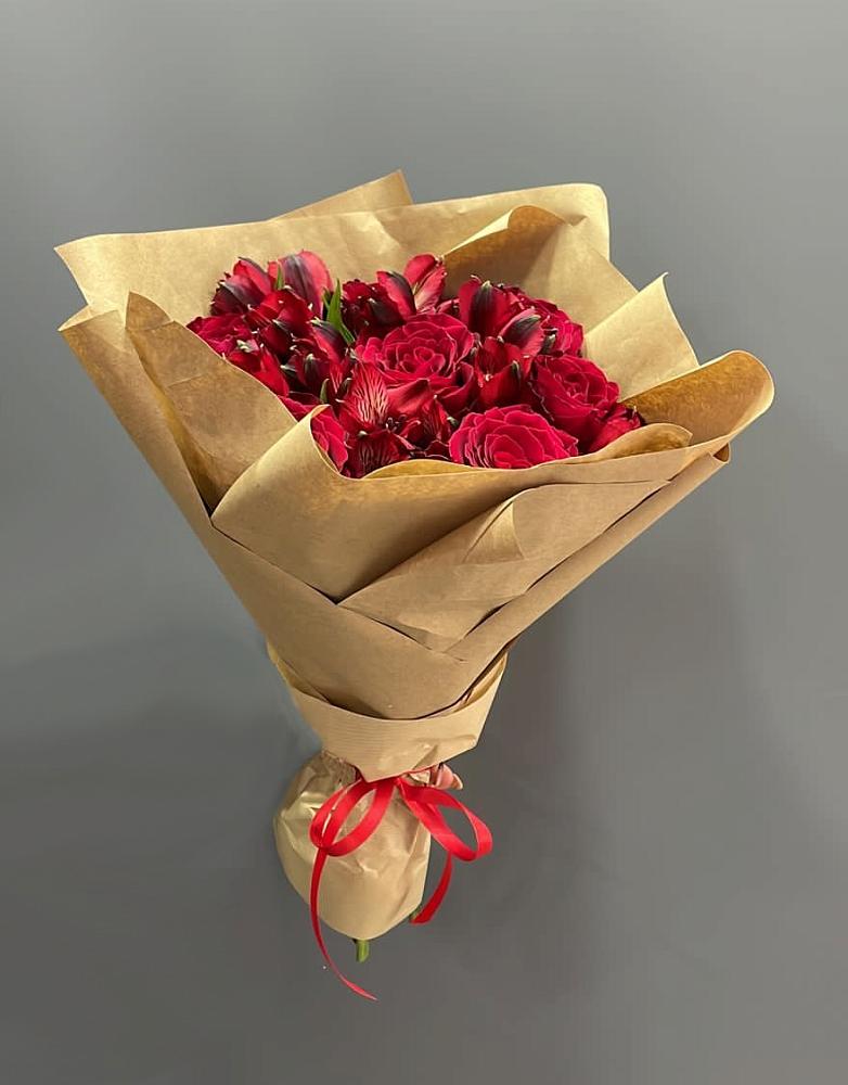 Букет цветов из: Альстромерии и Розы в Тихвине