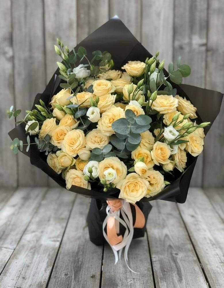 Букет цветов из: Розы и Лизиантусы в Тихвине