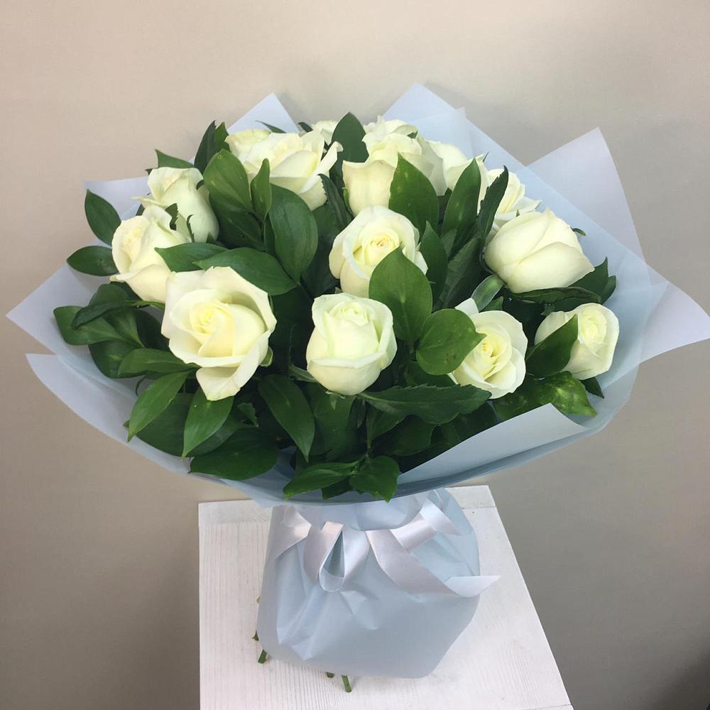 Букет 15 Белых роз Проуд в Тихвине