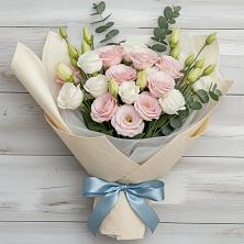 Букет цветов из:  Лизиантусы в Тихвине