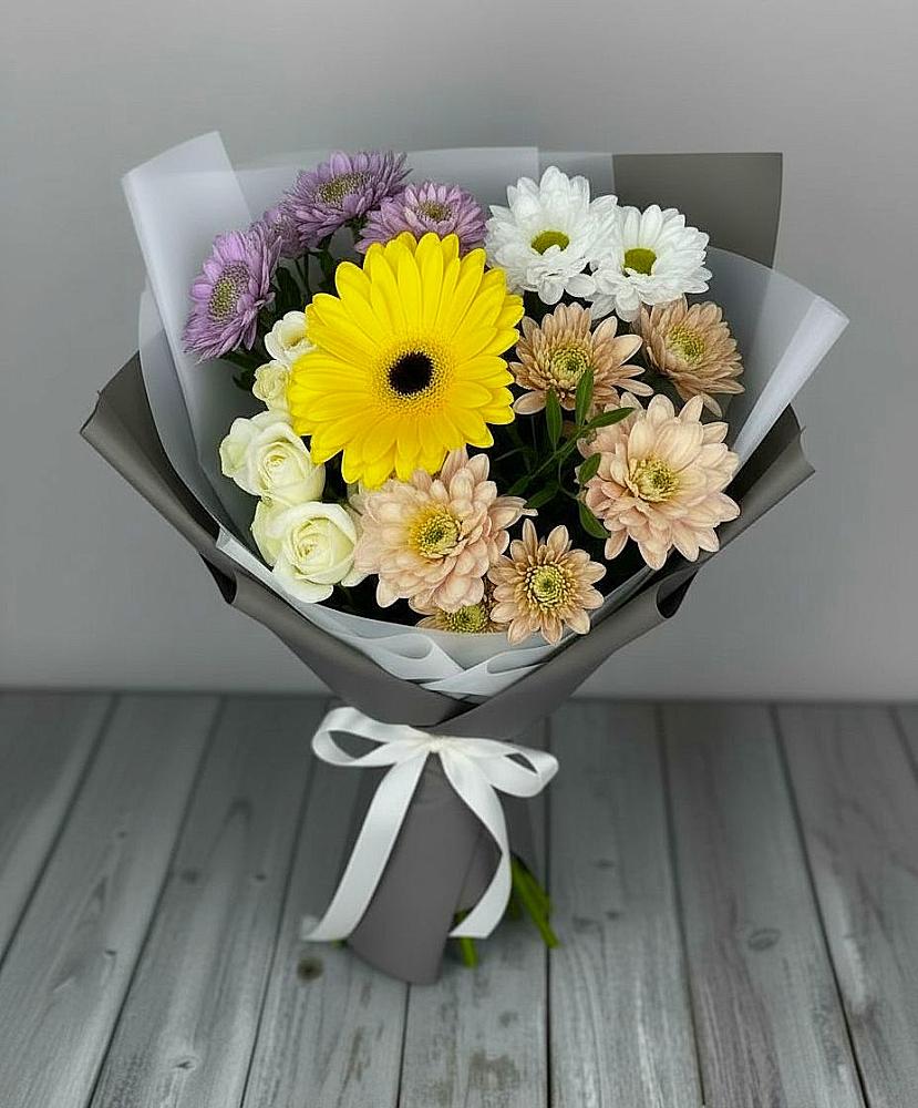 Букет цветов из: Розы, Герберы и Хризантемы в Тихвине