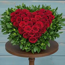 Цветочная композиция из Розы в виде сердца в Тихвине