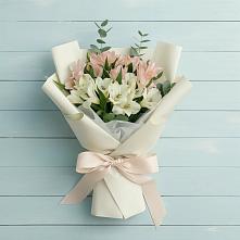 Букет цветов из:  Альстромерии в Тихвине