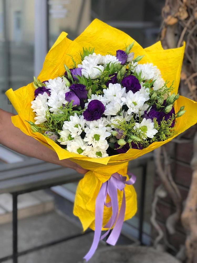 Букет цветов из: Ирисы, Хризантемы и Ромашки в Тихвине