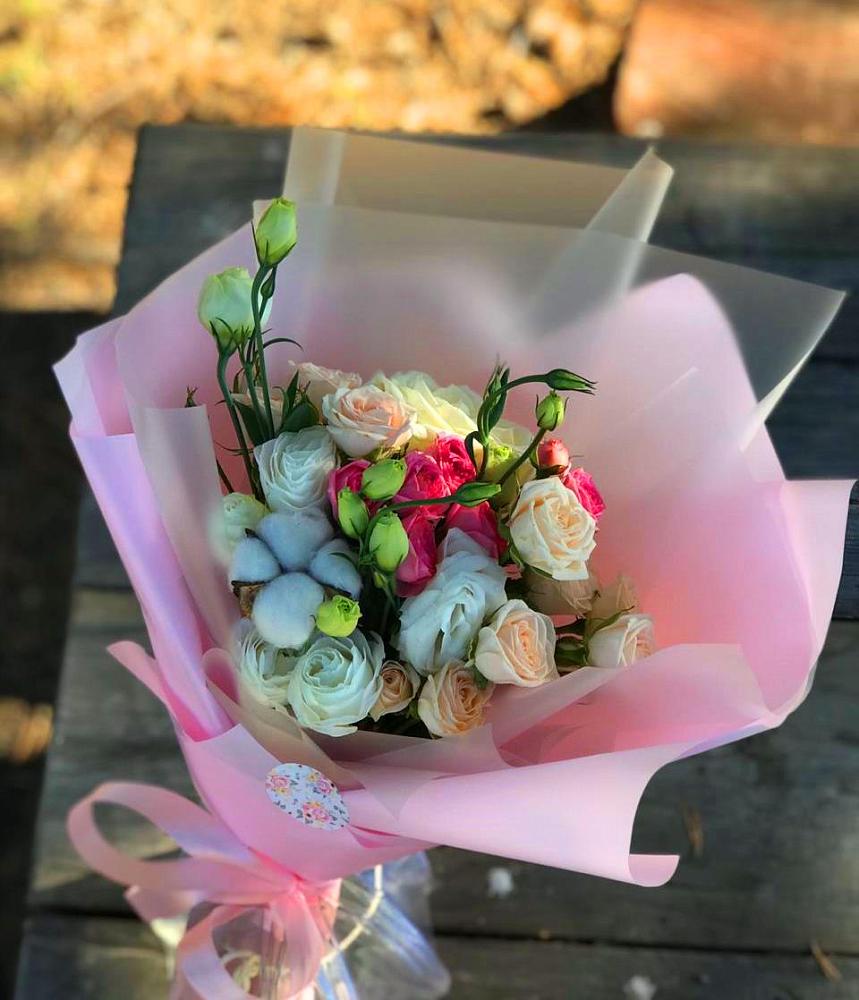 Букет цветов из: Розы и Лизиантусы в Тихвине