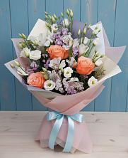 Букет цветов из:  Лизиантусы, Розы, Альстромерии и Гипсофила в Тихвине