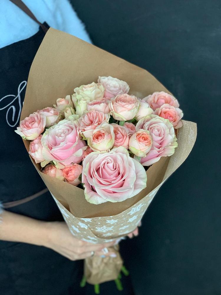 Букет цветов из: Хризантемы и Розы в Тихвине