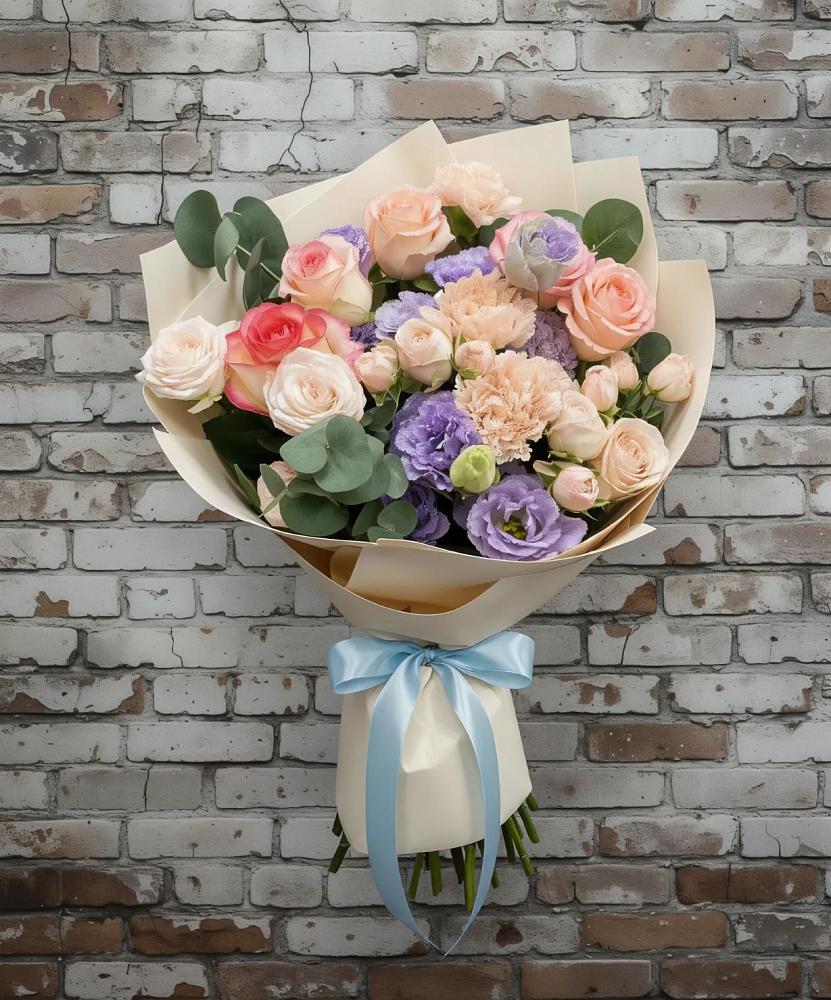 Букет цветов из: Розы, Лизиантусы и Гвоздики в Тихвине