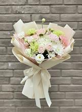 Букет цветов из:  Гвоздики, Розы, Лизиантусы и Хризантемы в Тихвине