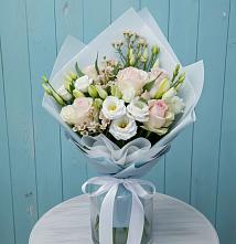 Букет цветов из:  Розы и Лизиантусы в Тихвине