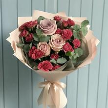 Букет цветов из:  Гвоздики и Розы в Тихвине