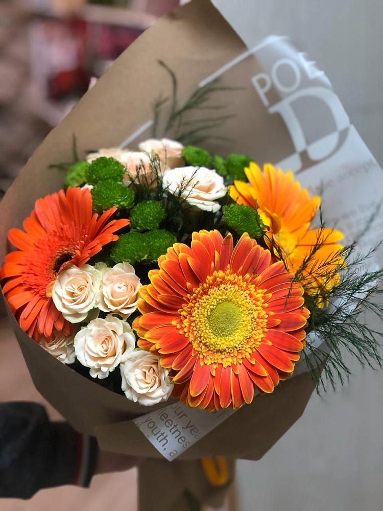 Букет цветов из: Герберы, Хризантемы и Розы в Тихвине