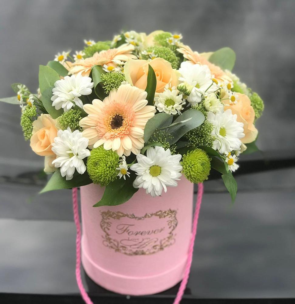 Цветочная композиция из Розы, Герберы и Хризантемы в шляпной коробке в Тихвине