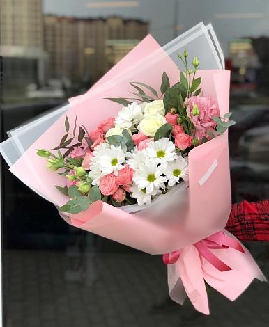 Букет цветов из: Розы, Лизиантусы и Хризантемы в Тихвине