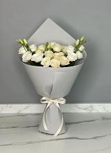 Букет цветов из:  Розы и Лизиантусы в Тихвине